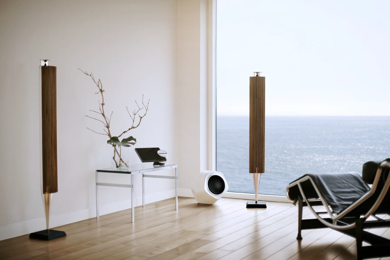 Beolab 18 silver walnut dans un intérieur