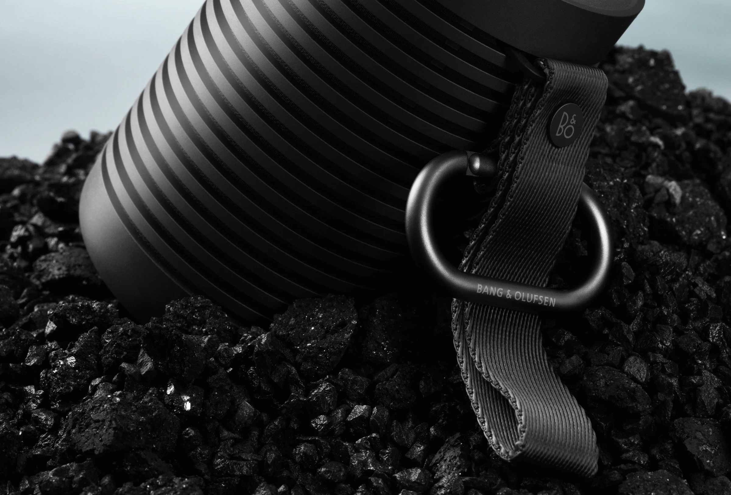 Beosound Explore black anthracite