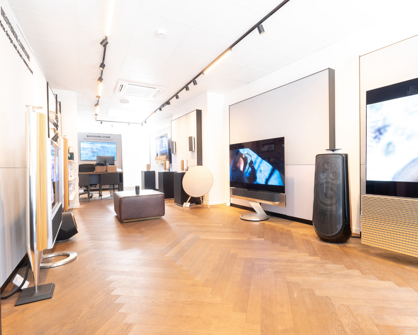 Intérieur du showroom de Bang & Olufsen Téléprince à Liège